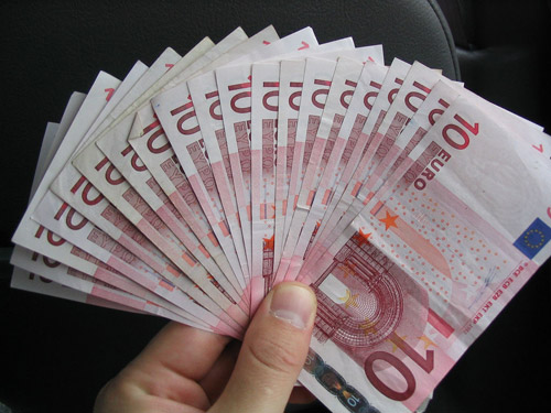 Comisión de 200 euros al año por el mantenimiento de una cuenta corriente en el Banco Finantia Sofinloc