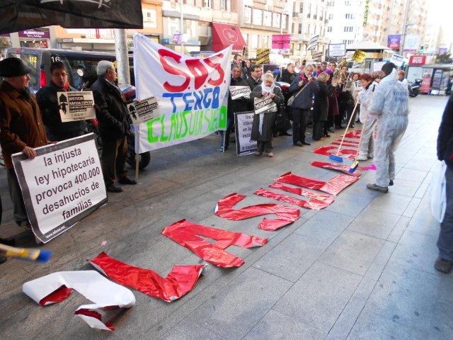 Los afectados por cláusulas suelo pisan el acelerador de la presión social y política con nuevas movilizaciones y propuestas