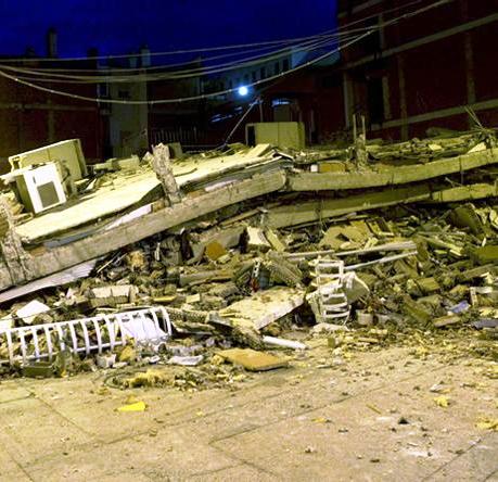El Gobierno crea un plan de ayuda para los afectados por el terremoto de Lorca