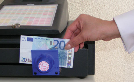 Cuidado con los billetes falsos durante el verano